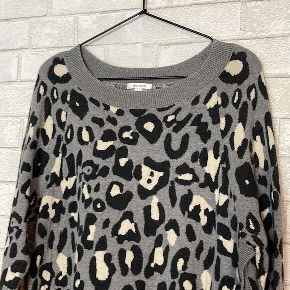 Stella & Dot Leopard Side Button Sweater L - Picture 4 of 7